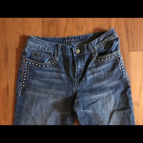 Stylish Silver Flat Stud Accented Jeans! - Picture 14 of 16